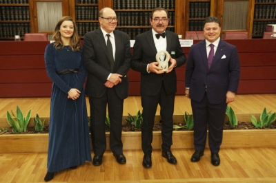 Roma. Carlo Verdone premia l'apicoltura abruzzese