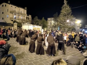 "Lu Sand'Andonje" che lotta con il demonio, il rito laico pagano