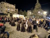 "Lu Sand'Andonje" che lotta con il demonio, il rito laico pagano