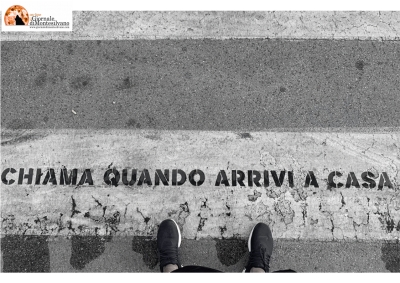Montesilvano, frasi scritte sulle strisce pedonali.