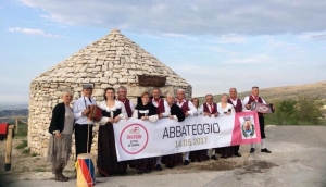 Abbateggio, un tholos per il giro d'Italia e il premio parco Majella