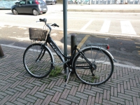 Una bici rimasta con sella alla bersagliera
