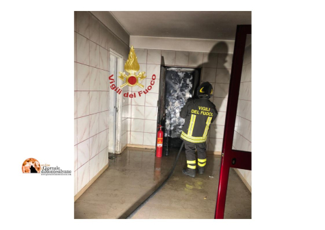 Pescara, fiamme in via Caduti per Servizio 49