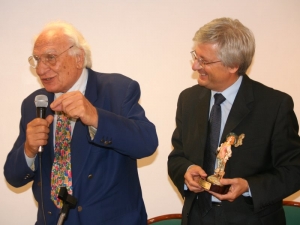  Marco Pannella riceve a Montesilvano, “Grand Hotel Adriatico” , il Premio “Moschettiere del Lavoro”. (2008)