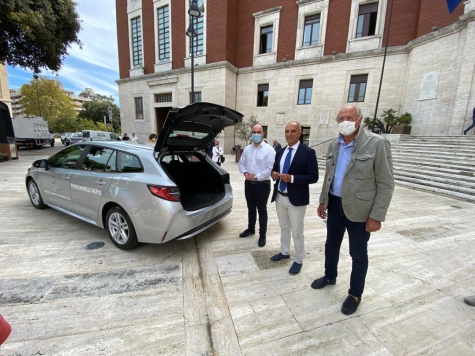 Pescara. Auto ibrida in comodato per il Comune