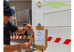 Pescara. Sigilli in riva al mare, chiusa sala ristorante abusiva di uno stabilimento balneare.