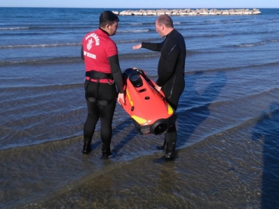 Pescara 25 aprile, salvataggio in mare con il nuovo siluro sottomarino tedesco