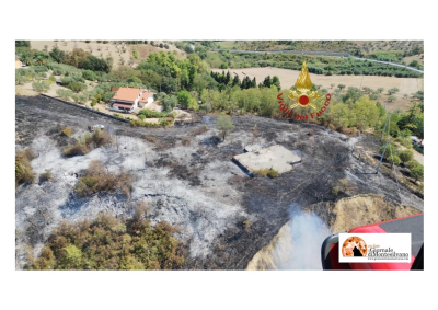 Spoltore, domato esteso incendio, pompieri scongiurano il peggio