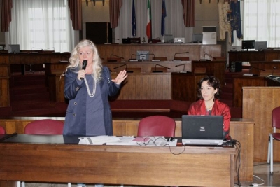Allegrino mentre presenta piano sociale