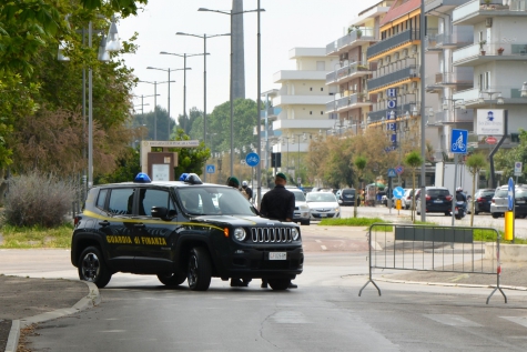 Pescara/assembramenti e alcol ai minori: sanzioni per un locale della movida