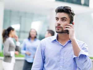 Telefonia mobile: addio roaming a pagamento.