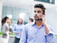 Telefonia mobile: addio roaming a pagamento.