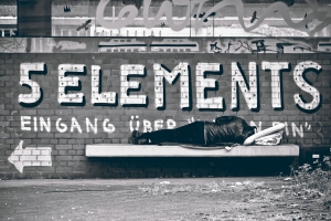 Roma, clochard trovato morto carbonizzato