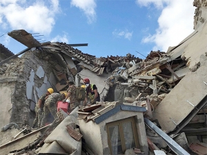 Terremoto: migranti africani vanno in zona terremoto per aiutare i sopravvissuti