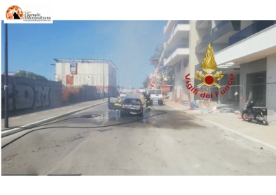 Pescara, s'incendia un'auto in via Magellano.