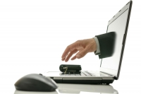 Truffe online scorrono via email. L’allerta Commissariato di PS On Line