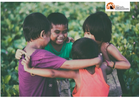 Montorio, protesta contro scuolabus gratuito solo a bambini che hanno un genitore italiano.