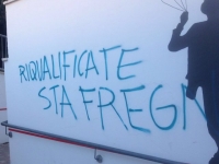 Una frase oscena sul muro