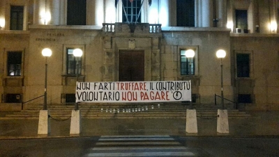 Provincia di Pescara, manifestazione di protesta, con uno striscione