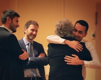 Grillo abbraccia Di Maio