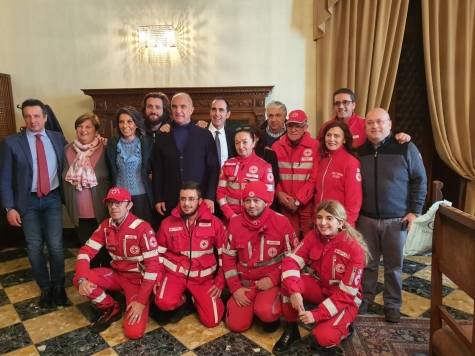 sindaco e croce rossa