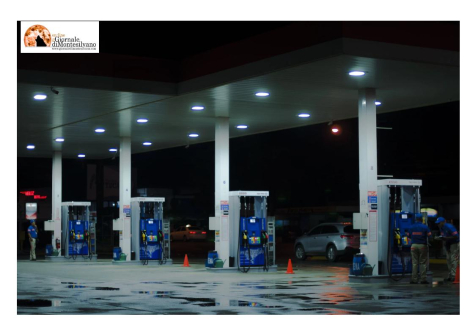 Carburante oggi, benzina supera 2,5 euro al litro in autostrada