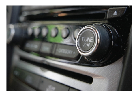 Autoradio: dalla manopola ad una console