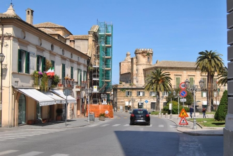 Vasto. Ruba 150 euro di capi abbigliamento e scappa a piedi. Arrestato.