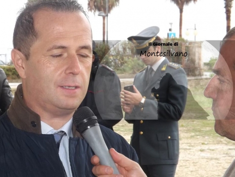 Di Marco presidente Provincia Pescara durante una conferenza a Stella Maris, intervistato da un giornalista