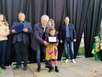 il presidente Andrea Falcone della commissione commercio premia Pippi calzelunghe