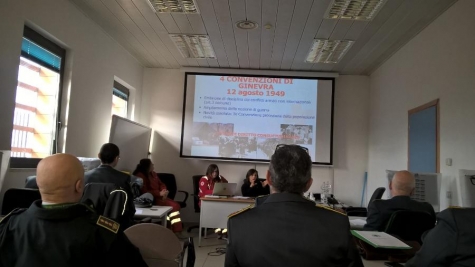 L’Aquila: Incontro Fiamme Gialle d’Abruzzo ed istruttori della Croce Rossa Italiana su Diritto Internazionale Umanitario.