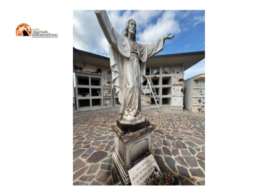 Elice, vandali al cimitero. Danneggiata statua di Cristo redentore.