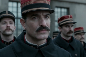 Jean Dujardin in una scena del film