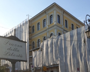 Giulianova. Restauro Scuola De Amicis, lustro per Piazza Libertà.