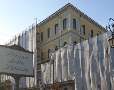 Giulianova. Restauro Scuola De Amicis, lustro per Piazza Libertà.