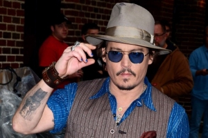 Depp con lo smalto alle unghie