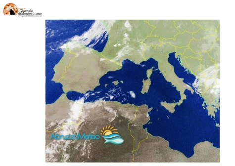 Nubi medio-alte con polvere/sabbia in sospensione in quota