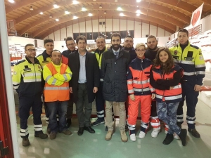 I volontari della protezione civile e il sindaco di Campli TE, Quaresimale