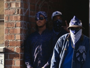 foto di gang pubblicata da un giornale inglese