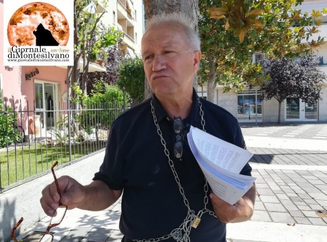 Di Stefano scorsa volta legato ad un alberod el centro