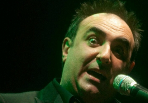 Il cabaretista locale Vincenzo Olivieri
