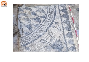 Pescara/mosaico sul fiume. Archeoclub, lasciare copia in loco e spostare originale.