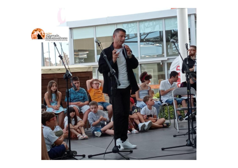 "Musica del cuore". Simone Pavone sul palco con 30 ragazzi diversamente abili.