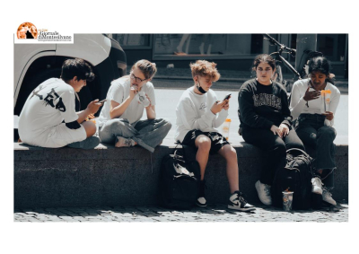 Dl delinquenza giovanile. Vietati cellulari anche a 14 anni. In galera chi non manda figli a scuola