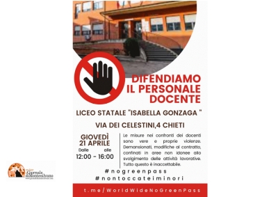 Chieti. No greenpass protestano per solidarietà con i docenti no vaccinati demansionati