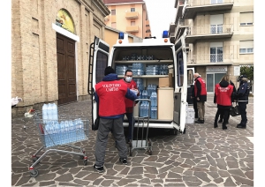 Montesilvano, Polizia municipale dona 14 quintali di derrate alimentari alla Caritas di Sant’Antonio