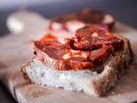 il famoso panino con la ventricina, cibo ghiotto per l'abruzzese
