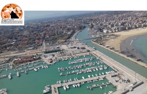 Pescara, si butta nel fiume, salvato da vigile del fuoco.