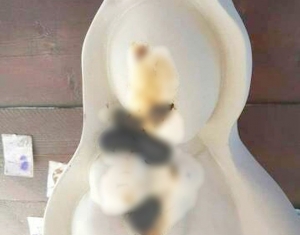 la MAdonna come trovata dall'avventore che ha denunziato il fatto