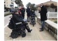 Montesilvano. Sopralluogo del sindaco De Martinis e delle associazioni alla spiaggia accessibile